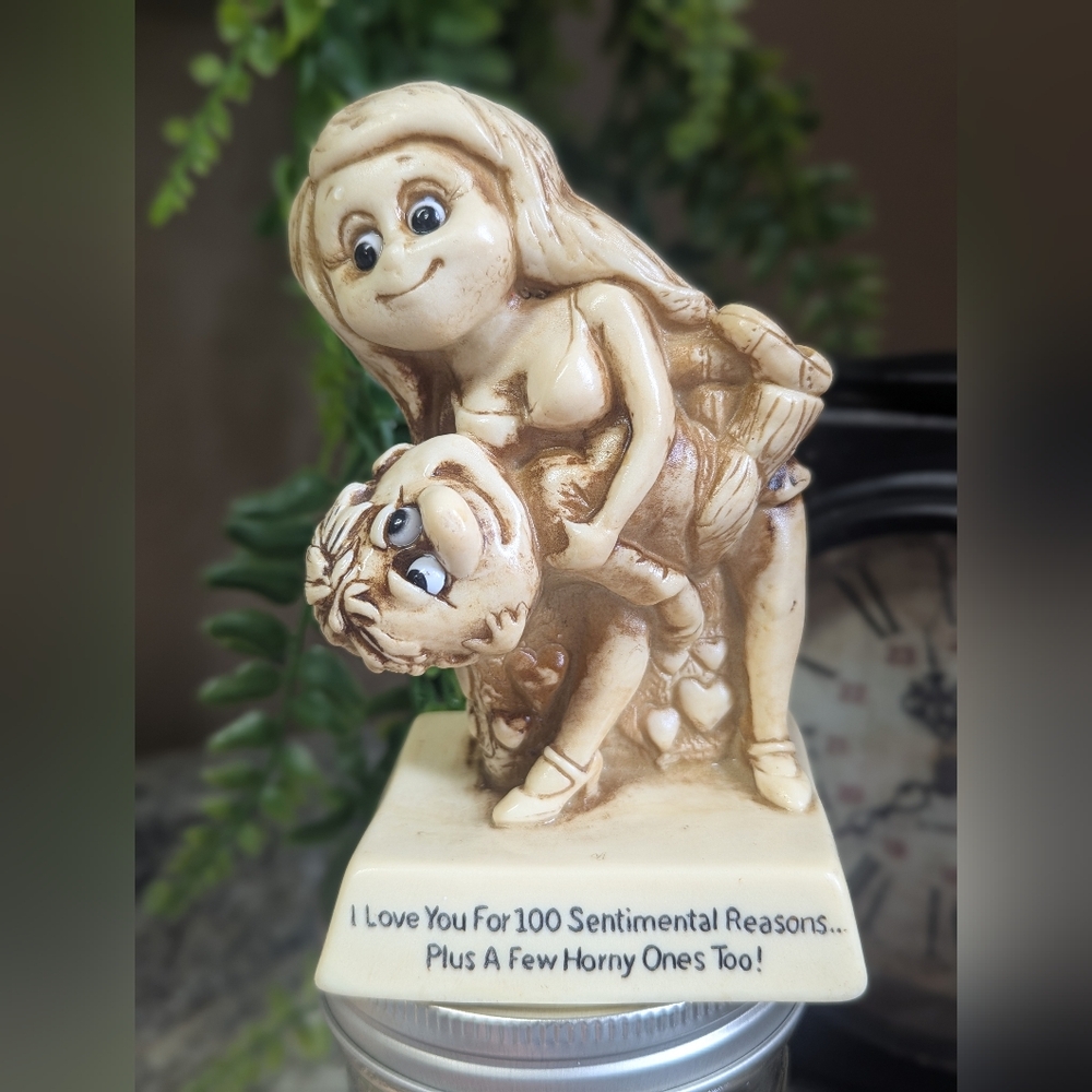 Vintage 1978 R&W Berries Collectible Figurine - I Love You For 100 Reasons